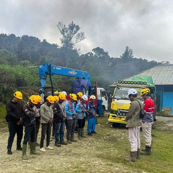 Tembus Medan Berat, PLN Hadirkan Listrik 24 Jam untuk 1.396 Rumah Tangga di Pegunungan Arfak, Papua Barat
