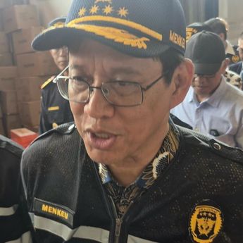 Purbaya Respons Transaksi Dolar di Pelabuhan: Lapor Saya, Nanti Saya Hajar