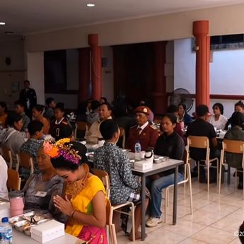 Prabowo Santap MBG Bareng Siswa Sekolah Rakyat di Bali
