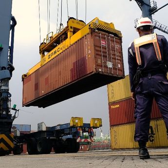 Setoran Kepabeanan dan Cukai Tembus Rp100,6 Triliun hingga April 2026