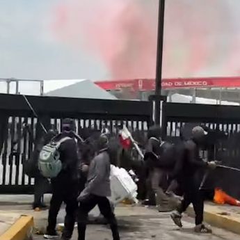 Bentrokan Warnai Pembukaan Piala Dunia 2026 di Meksiko, Demonstran dan Polisi Beradu di Luar Stadion Azteca
