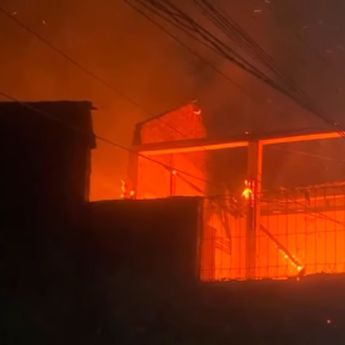 VIDEO: Rumah di Cakung Kebakaran Hebat