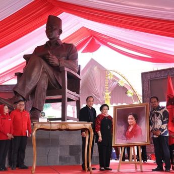 Megawati Resmikan Renovasi Istana Gebang dan Patung Bung Karno di Blitar