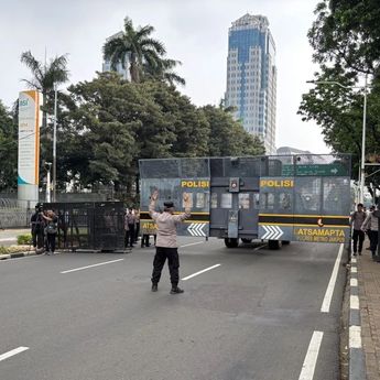 Polisi Tutup Jalan Medan Merdeka Selatan Imbas Demo Mahasiswa