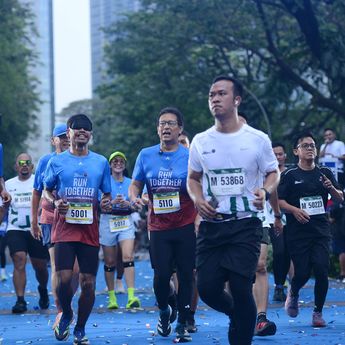 Menkes Budi dan Direksi BTN Jadi Guide Runner Pelari Disabilitas di 5K BTN JAKIM 2026