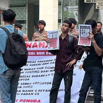 Massa Gelar Demo di Kantor BGN, Desak Penghentian MBG dan Usut Dugaan Korupsi