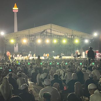 Ribuan Jemaah Padati Monas Malam Ini Hadiri Haul Akbar Ulama dan Habaib Betawi