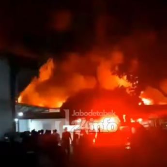 Pabrik Sendal Swallow di Tangerang Kebakaran Hebat