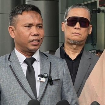 Kuasa Hukum Soroti Pemakaian Paksa Rompi Tahanan Roy Suryo & dr Tifa