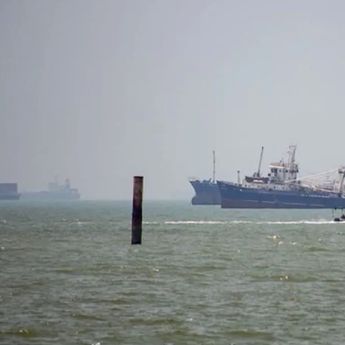 Iran Sebut Selat Hormuz Sudah Terbuka Penuh untuk Kapal Dagang