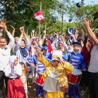 Apresiasi Kreativitas Siswa, Prabowo Berikan Bantuan Alat Drumben untuk SDN Tegalega