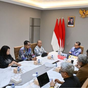 Wamen Nezar Patria Sebut Literasi Digital Perlu Beradaptasi dengan Perkembangan AI