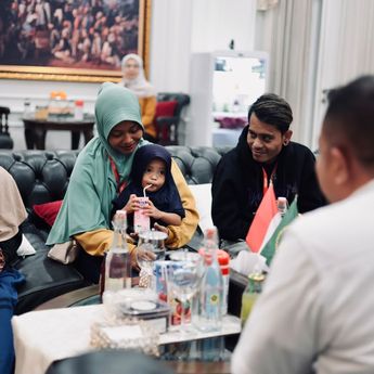 Bupati Bogor Temui Novi, Pengamen Cilik Viral yang Berjuang Bantu Keluarga