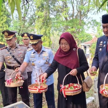 Jelang HUT Bhayangkara, Bupati Bogor Ziarah ke TMP Brimob Cikeas