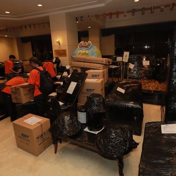 Penampakan Barang Eks Hotel Sultan Dipindahkan ke Dua Gudang