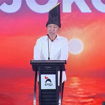 Jokowi Bertolak ke Lampung Kenakan Atribut PSI, Hadiri Rangkaian Rakorda hingga Kirab Budaya