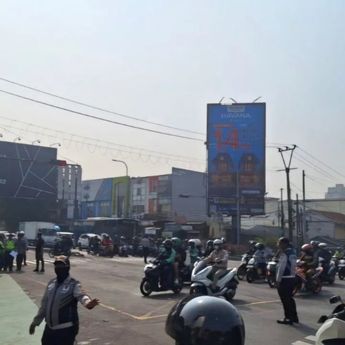 Kecelakaan Truk di Simpang Kampus Unisma Bekasi Sebabkan Kemacetan Panjang