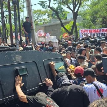 Evakuasi Sudewa dari Pengadilan Tipikor Semarang Terkendala Aksi Massa Pendukung