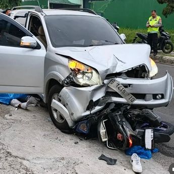 Pemotor Depok Tewas Adu Banteng dengan Mobil, Jasad Tergeletak di Jalanan