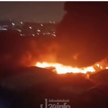 Gudang di Cakung Barat Kebakaran Hebat