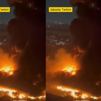 Puluhan Anggota Damkar Padamkan Kebakaran Gudang di Cakung