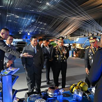 Prabowo Tinjau Pameran Bhayangkara, Tegaskan Kemandirian Industri Keamanan sebagai Pilar Kedaulatan Nasional