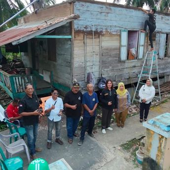 Kapolri Bedah Rumah Guru Ngaji Tak Layak Huni