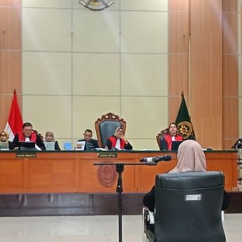 Dokter Tifa Didakwa Fitnah dan Pencemaran Nama Baik Jokowi