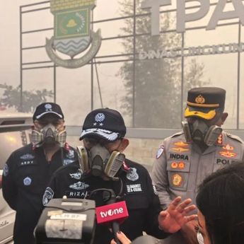 KLH Minta Masyarakat Hindari Paparan Asap dari Kebakaran TPA Jatiwaringin