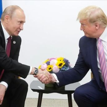 Trump Tegaskan Kesiapan Bantu Akhiri Perang Ukraina Saat Berbicara dengan Putin