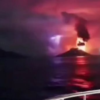 Badan Geologi Pastikan Video Erupsi Gunung Anak Krakatau yang Beredar di Medsos Hoaks
