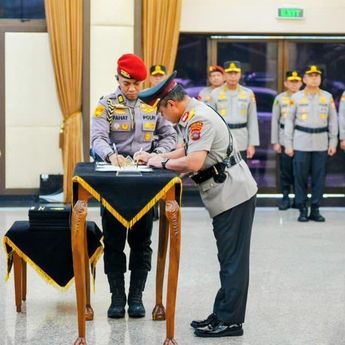 Kapolri Lantik Kakorlantas hingga 6 Kapolda Baru