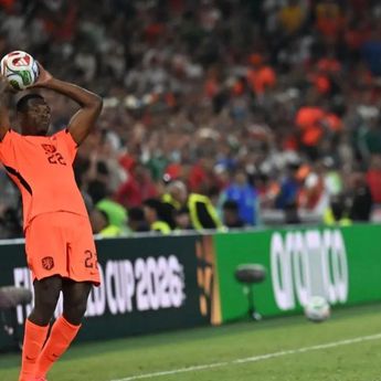 Real Madrid Datangkan Denzel Dumfries