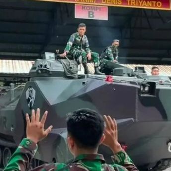 Marinir TNI AL Latih Pengoperasian Kendaraan Tempur Amfibi LVT 7 A1