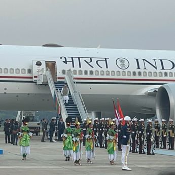 Prabowo Sambut Kedatangan PM India Narendra Modi di Halim, Awali Kunjungan Kenegaraan ke Indonesia