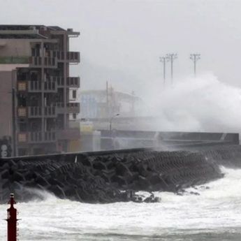 Banjir Monsun Lumpuhkan Mumbai, Delapan Orang Tewas