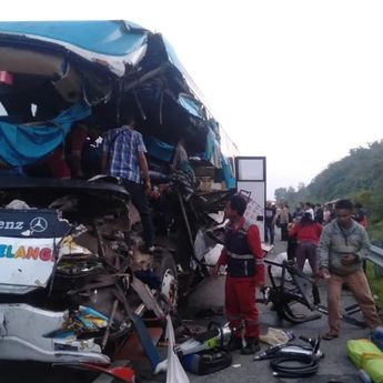 Bos Pelangi Kecelakaan di Tol Pekanbaru-Dumai, 2 Penumpang Tewas
