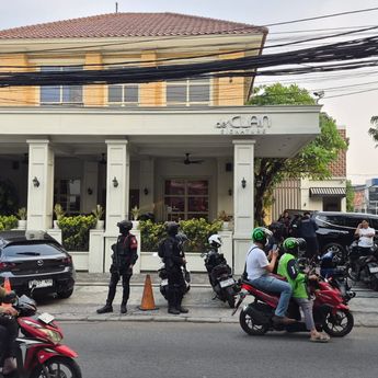 Polisi Kerahkan Pasukan Bersenjata Laras Panjang saat Geledah Resto De'Clan, Ini Alasannya