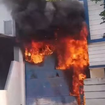 VIDEO: Pergudangan di Taman Tekno BSD Kebakaran