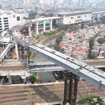 Girder Terakhir Terpasang, LRT Jakarta Fase 1B Velodrome-Manggarai Tersambung 100 Persen
