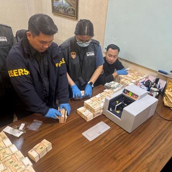 Detik-detik Polisi Temukan Brankas Tersembunyi di Balik Lemari saat Geledah Kafe De'Clan Cipete