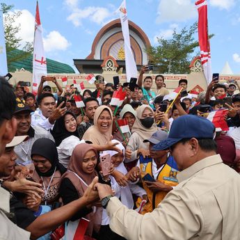Sapa Warga Lombok Hingga Layani Swafoto, Prabowo: Saya Titip Jaga Bendungan Ini dengan Baik
