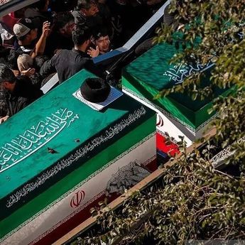 Jenazah Ali Khamenei Dimakamkan di Kompleks Makam Imam Reza