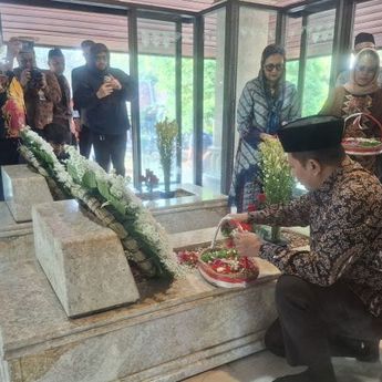 Menkop Ziarah Makam Bung Hatta: Cita-cita Beliau Kami Lanjutkan