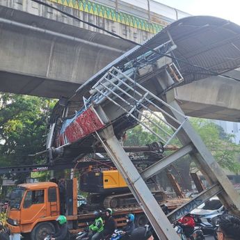 Truk Pengangkut Crane Tabrak JPO Tendean, Polisi Imbau Pengendara Hindari Jalan Kapten P Tendean Arah Blok M