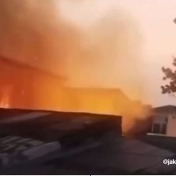 Kebakaran Hantam Rumah di Koja, Terdengar Ledakan