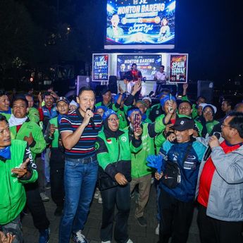 Nobar Piala Dunia Bareng Ojol, AHY: Terima Kasih Para Pejuang Nafkah