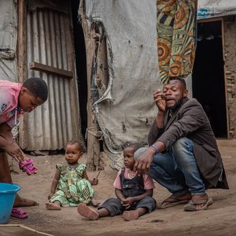 Kasus Ebola di RD Kongo Capai 2.423 Orang, Korban Meninggal Tembus 967