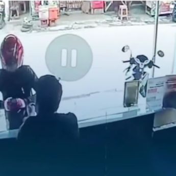 VIDEO: Ibu dan Anak Terkapar di Jalan Tangerang Usai Dihantam Truk Elpiji