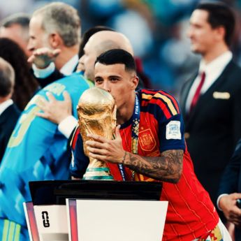 Angkat Piala Dunia, Pedro Porro Wujudkan Mimpi Sang Kakek
